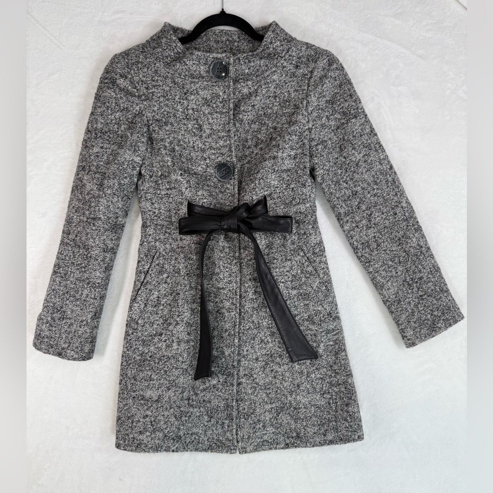 Lafayette 148 New York gray And Black wool coat with a black leather belt Sz 0